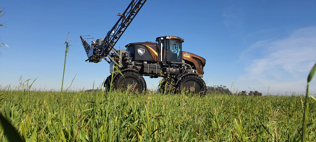 Обзор самоходного опрыскивателя PVT RHINO 3004